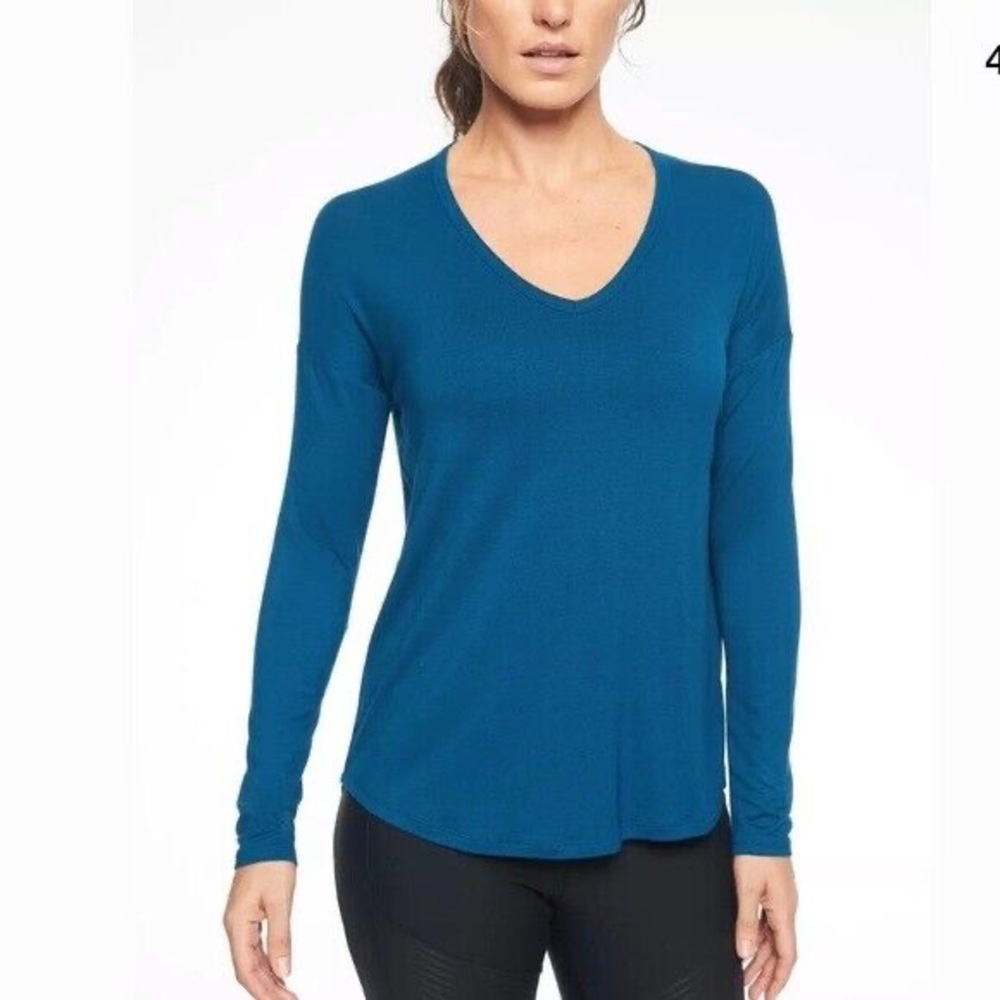 Athleta cloudlight cowl relaxed long sleeve top size small